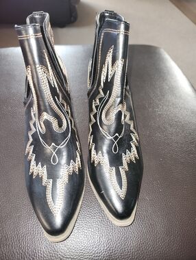 Women's Black Western Ankle Boots with Contrast Stitching